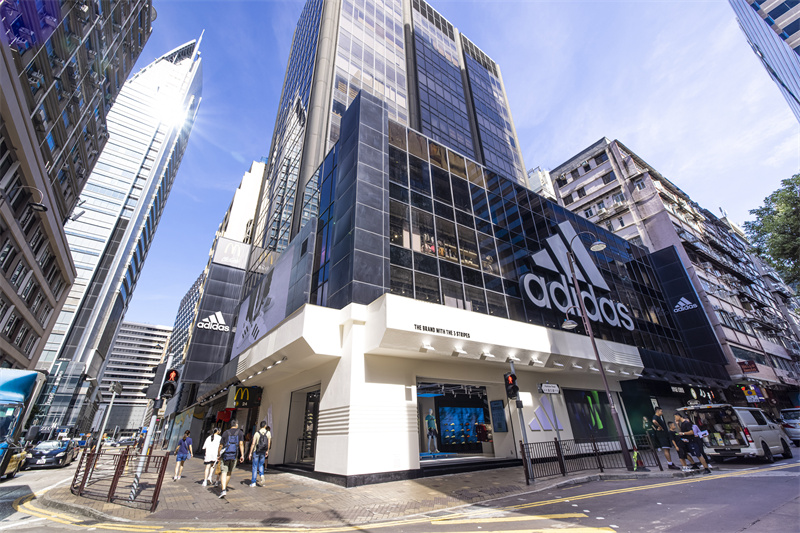 Adidas香港尖沙咀旗舰店隆重重新开幕