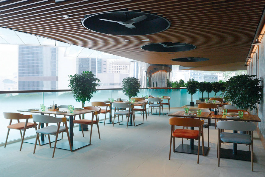 03 JW Marriott Hotel HK - Fish Bar - HarbourDen.jpg