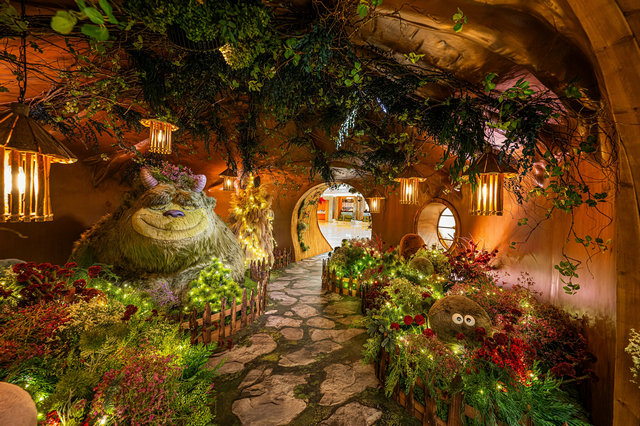 568809-ChristmasVille_Fir_Cavern.jpg.jpg